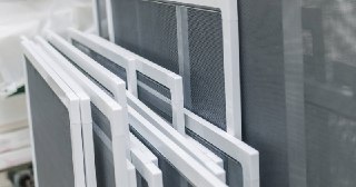 Москитные сетки на пластиковые окна Ирбит купить по цене от 923 руб.